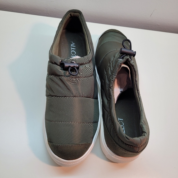 ALLOT Women Olive Green Quilted Umbrella Slip On Outdoor Shoes -Women's 6.5 - Picture 3 of 15